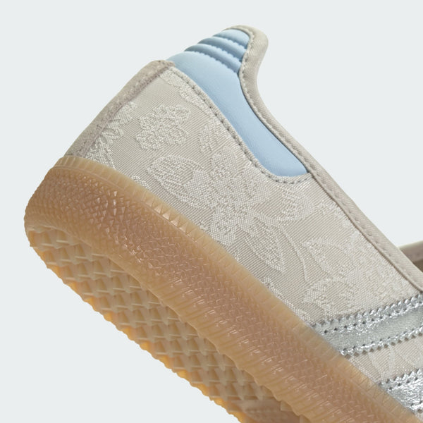 adidas Samba Jane i Perlehvid / Sølvmetallic / Kridhvid